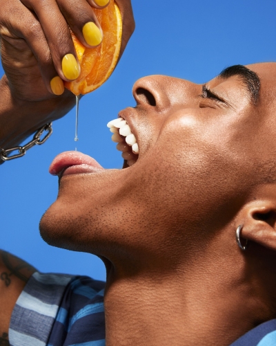 Model Andrew in VitC-Bright Putty Primer (82140) with fruit