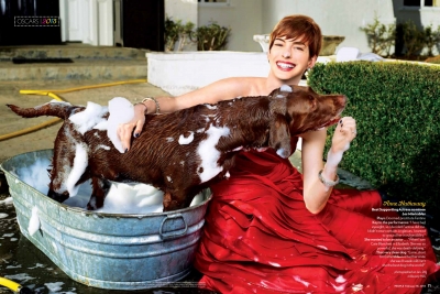Chris-Gaskill-Martin-Schoeller-People-Anne-Hathaway-DogBath