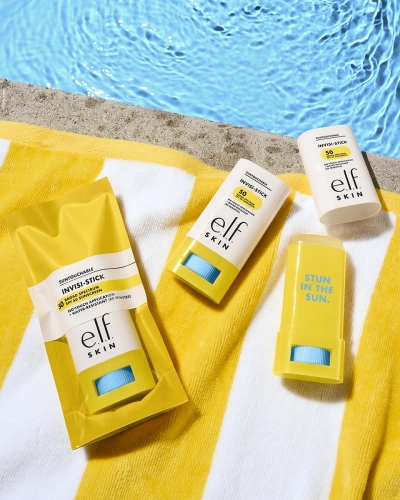 Suntouchable Invisi-Stick SPF 50 (57505) by a pool